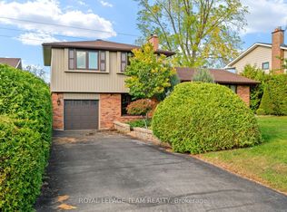 19 Parkland Cres, Ottawa, ON K2H 5V3