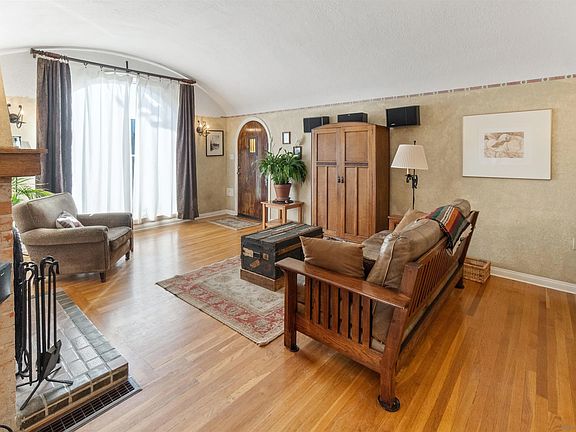 4th image of 5472 Gilbert Dr
