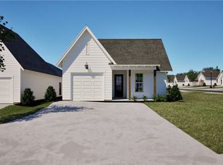 1060 Woodland Ln, Opelika, AL 36801