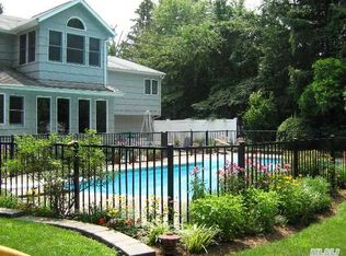 7 Oakpoint Dr, Bayville, NY 11709