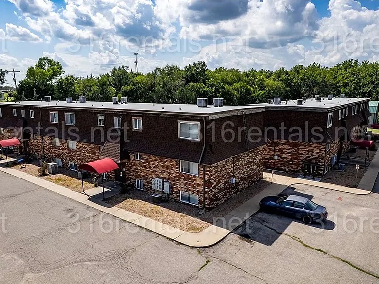 $700 - Bailey Court Apartments - Newly Renovated 2 Bedroom, 1.5 Bathroom! — Photo 1