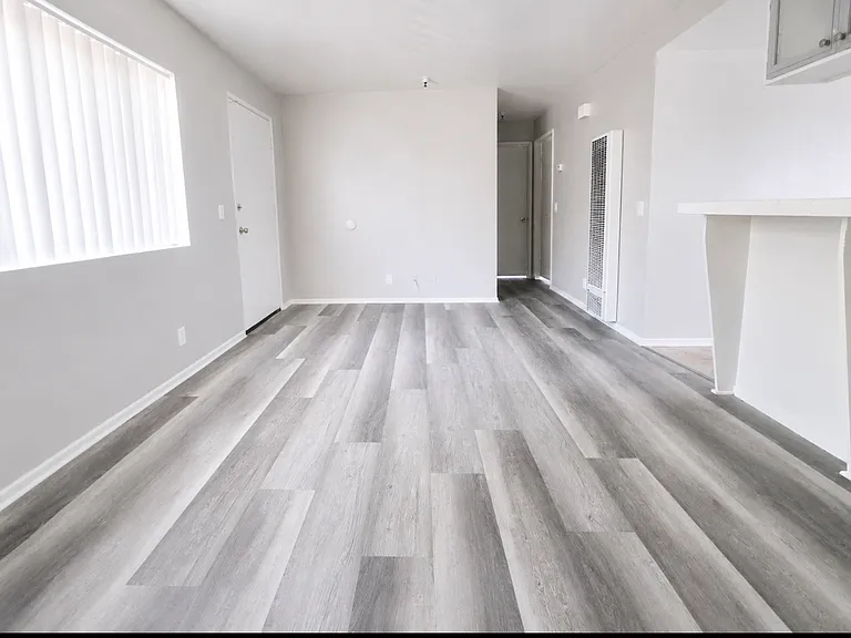 12617 Kornblum Ave — Photo 10