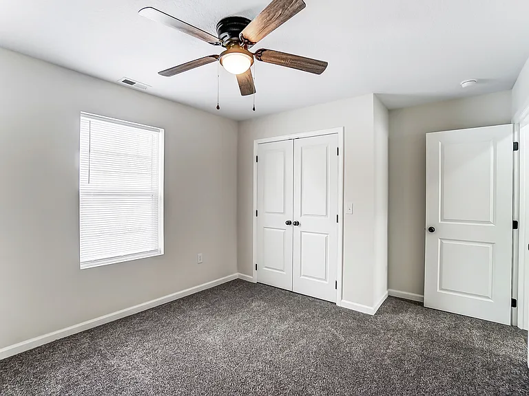 1432 W Elm St — Photo 14