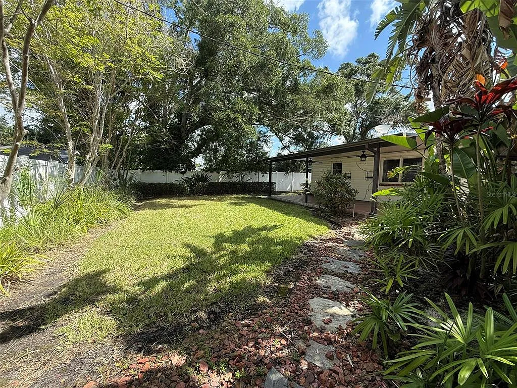 3 bed, 2.0 bath, 1800 sqft, $4,295 — Photo 3