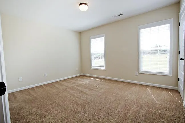 144 Stansbury Ln — Photo 8