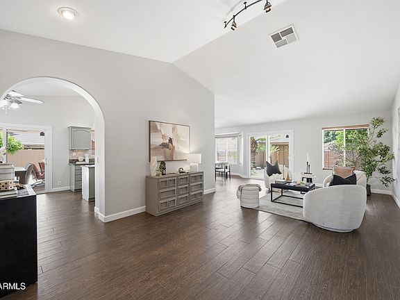 4th image of 2306 N ACACIA --