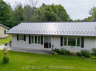 279 Munro Rd, Tay Valley, ON K0H 2B0