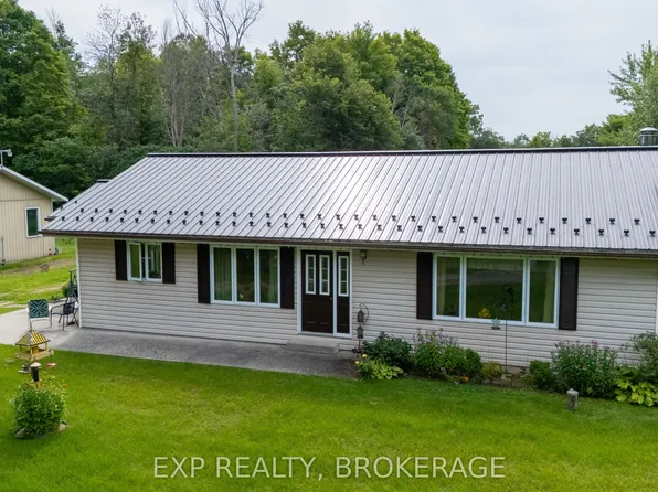 279 Munro Rd, Tay Valley, ON K0H 2B0
