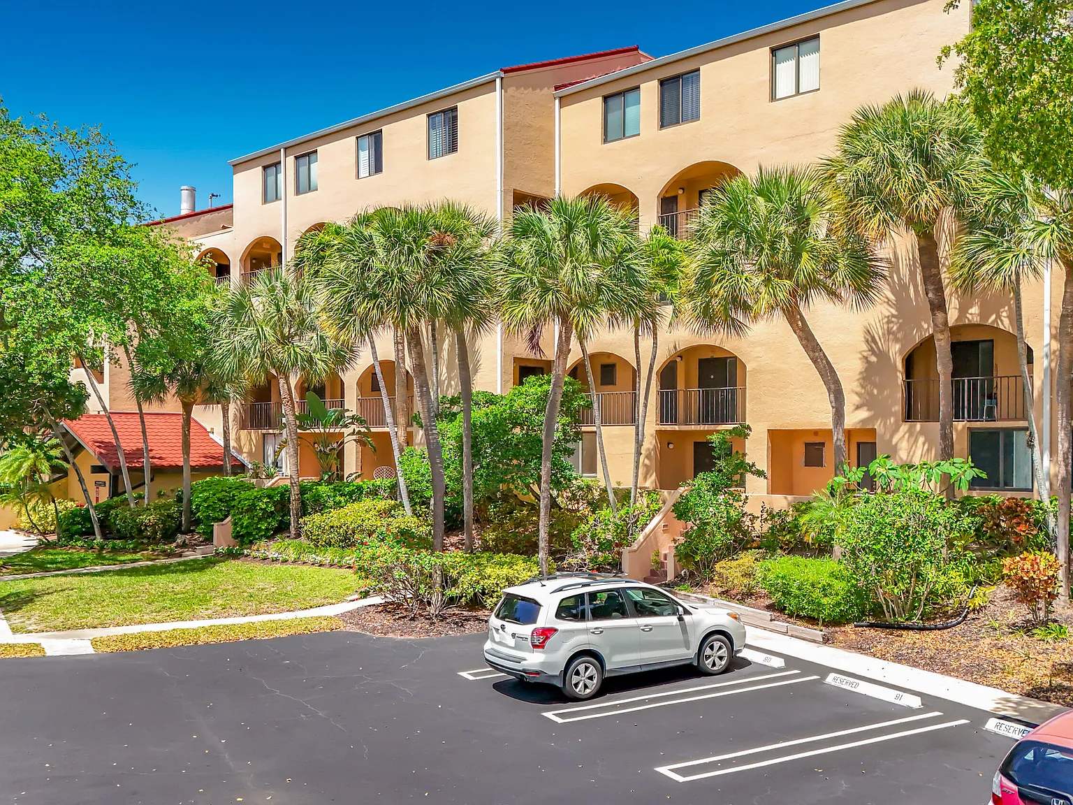 2 bed, 2.0 bath, 1175 sqft, $2,400 — Photo 2