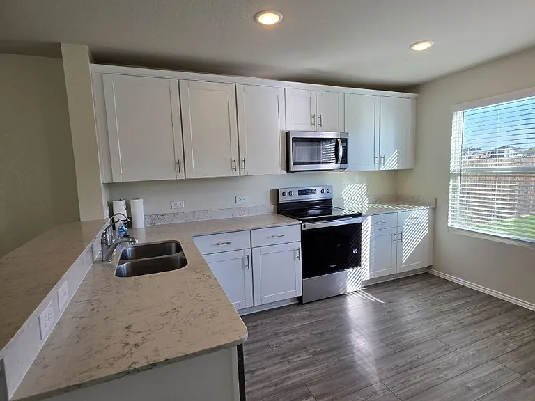 306 Grenada Lake Dr — Photo 9