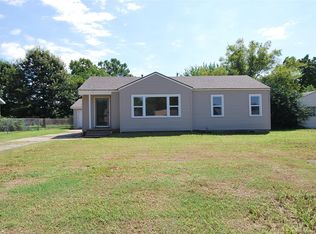 302 NE Queenstown Ave, Bartlesville, OK 74006