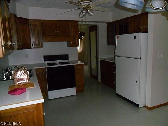 3rd image of 2340 Parmalee Dr