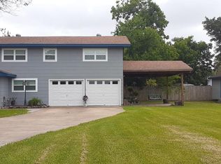 2111 8th St, Port Neches, TX 77651