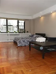 Rented by R New York