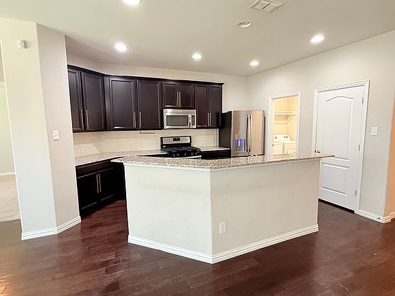 3rd image of 1029 Bird Creek Dr