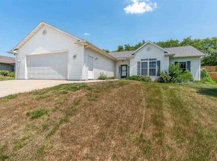 1806 S Meadow View Ave, Mount Pleasant, IA 52641