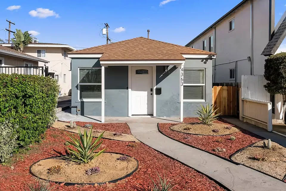 2 bed, 875 sqft, $3,500 — Photo 2