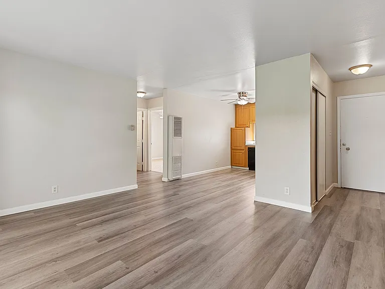 Whispering Oaks Apartments — Photo 7