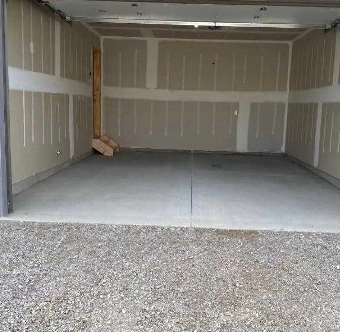 3 bed, $2,300 — Photo 2