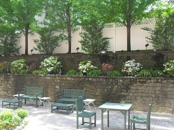 222 East Third Street image 5 of 12