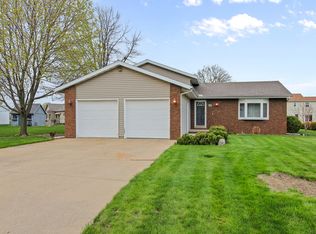 35 E 7th St, El Paso, IL