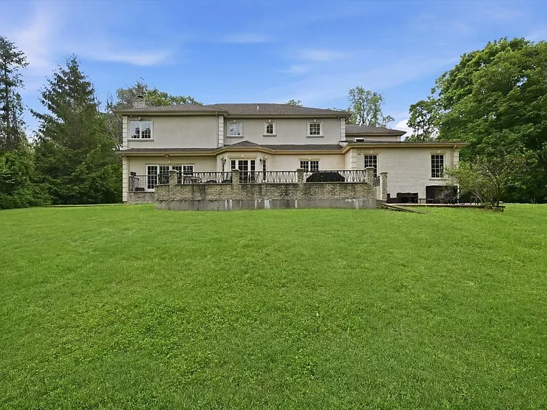 31 Cornwall Ln — Photo 40
