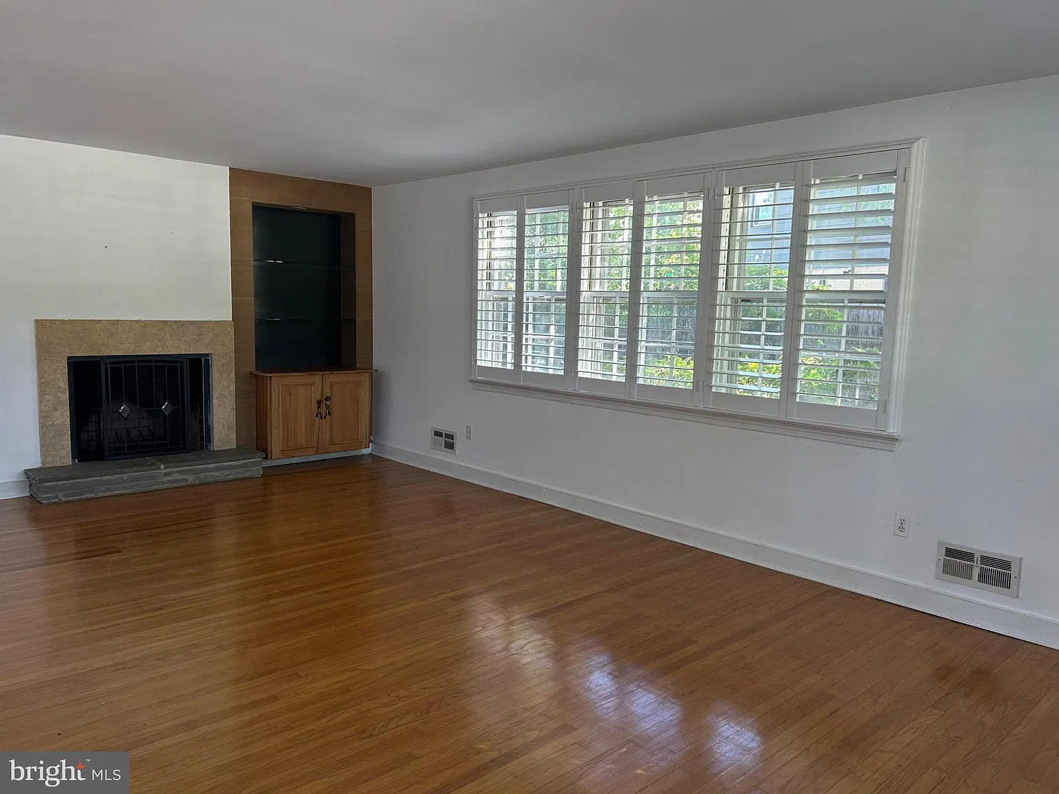 3 bed, 4.0 bath, 1891 sqft, $3,900 — Photo 4