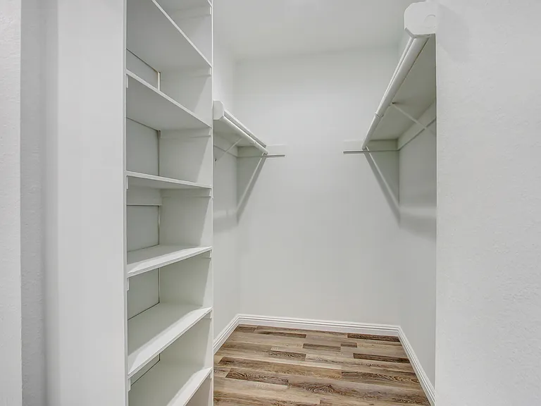 Country Club Apartments — Photo 39