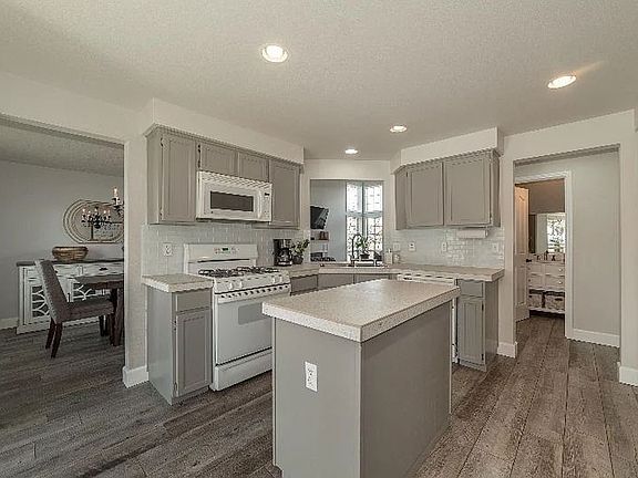 5th image of 1700 SE 161st Pl