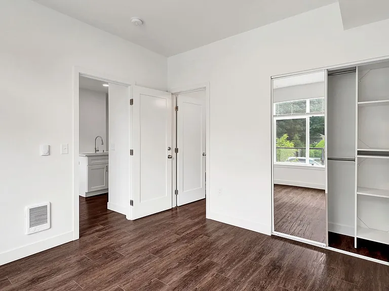 619 E Myrtle St — Photo 20