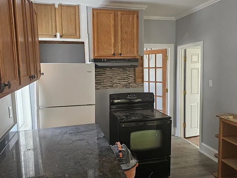 28 Bay St #BASEMENT — Photo 2