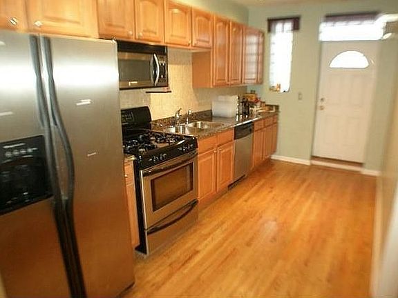 2nd image of 4852 N Sacramento Ave #2