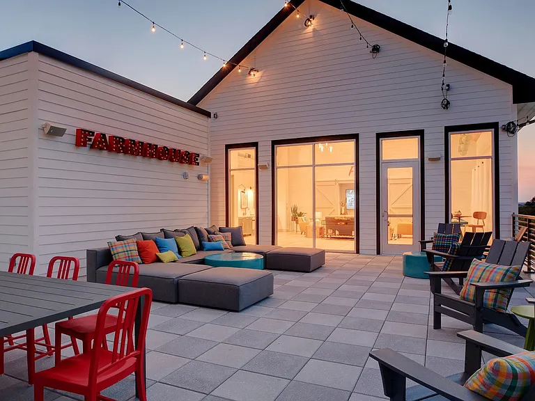 Farmhouse Apartments — Photo 26