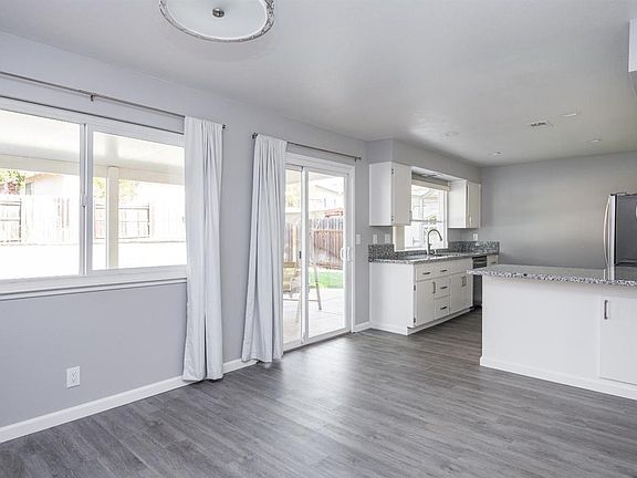 3rd image of 6130 Woodside Dr
