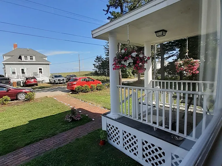 72 Oceanside Dr — Photo 3