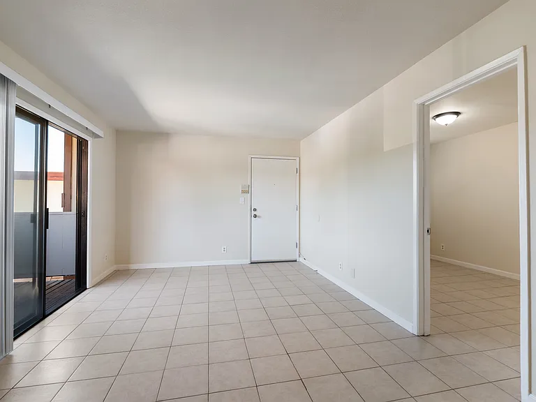 1729 E 15th St #4 — Photo 5