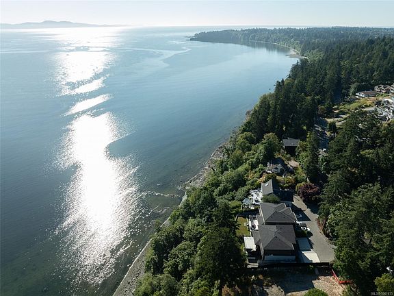 4th image of 4599 Cordova Bay Rd