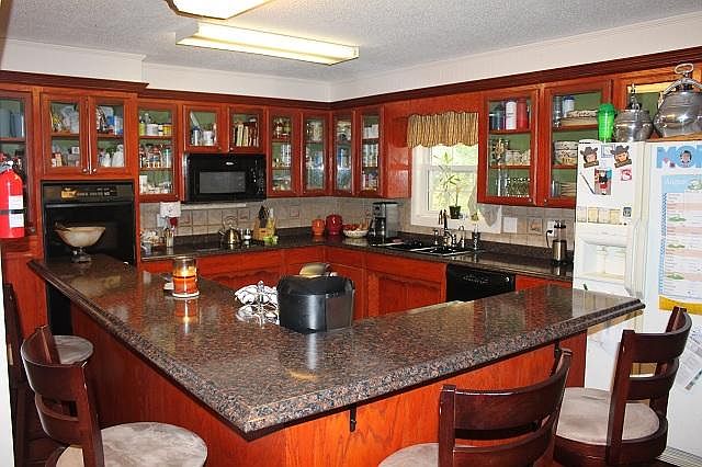 1st image of 116 Oak Hollow Dr