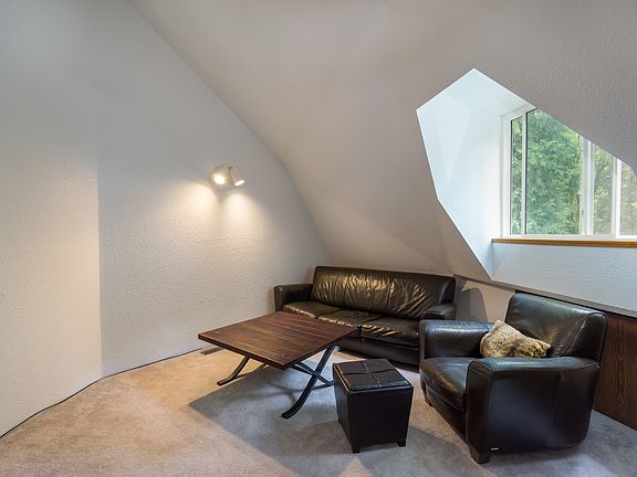 Upstairs bonus/tv room