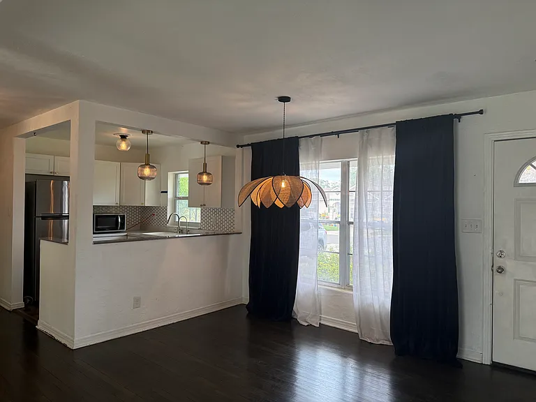 859 Canovia Ave — Photo 4