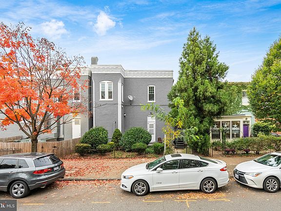 2nd image of 1101 C St NE #B