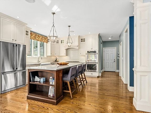 5th image of 99 Bartlett St