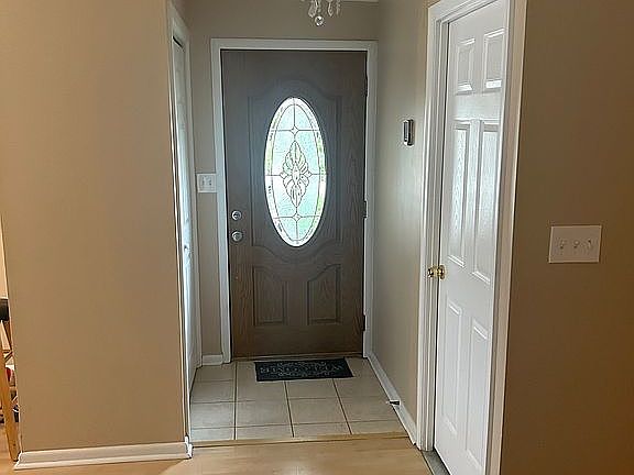 Entry way/ foyer 