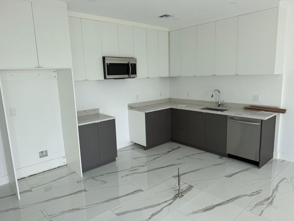 1544 NW 1st Avenue, photo 6