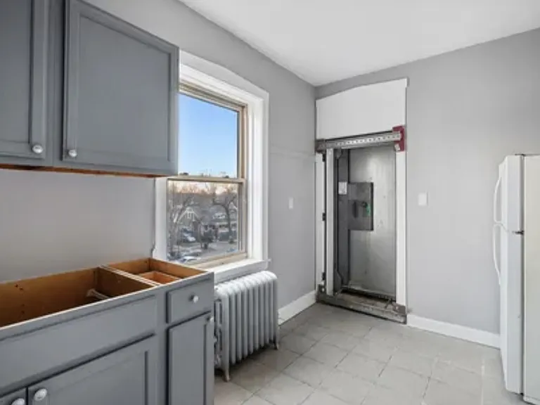 7664 S South Shore Dr #3 — Photo 1