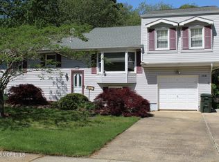 105 Darien Rd, Howell, NJ 07731