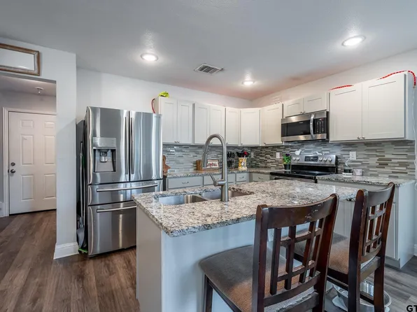 215 Landers St, Mineola, TX 75773