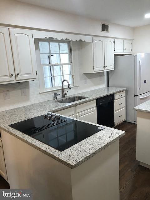 2nd image of 13639 Glenhurst Rd