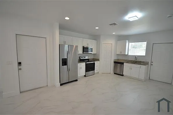 2197 Davis Ct — Photo 6