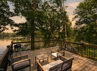 115 Wildwood Rd, Oak Ridge, NJ 07438